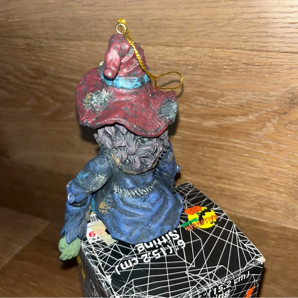 Halloween Sitting Witch Figurine with Hat resin - Picture 5 of 5